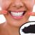 Na czym polega wybielanie zębów węglem?